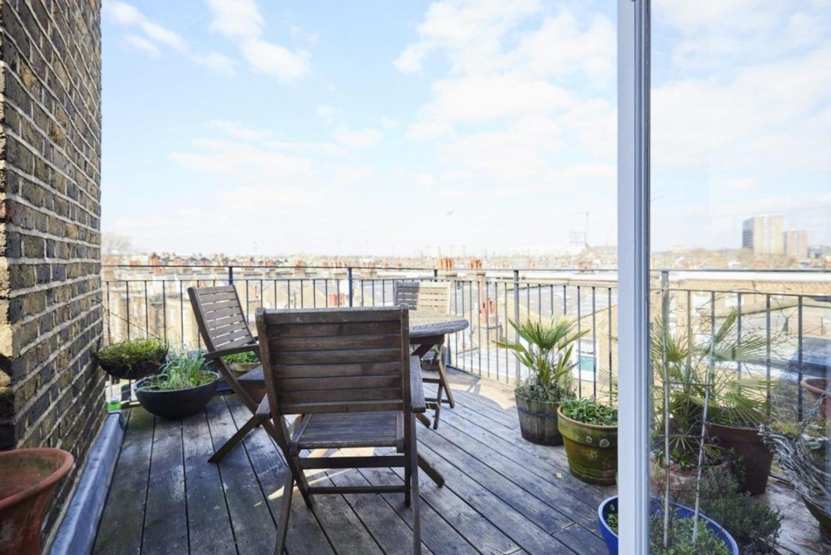 Stylish 3br With Private Patio In Maida Vale Appartamento